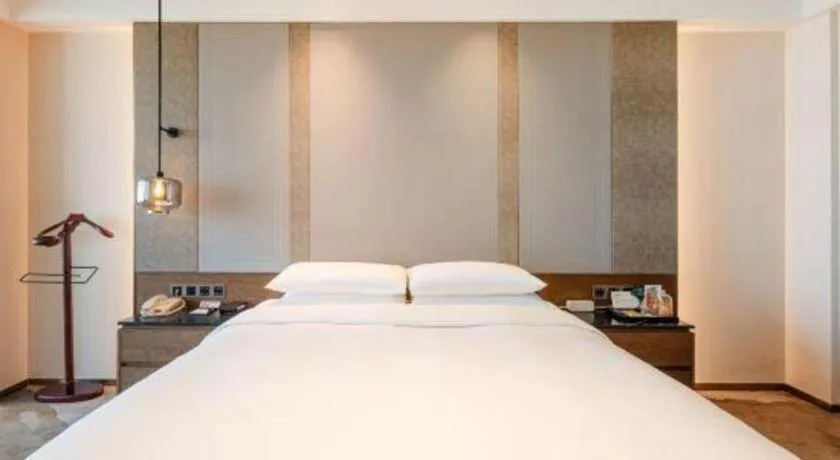 Bed in Grand Metropark Hotel Chongqing