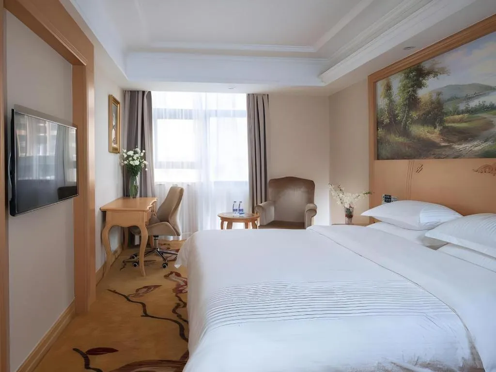 Bed in GreenTree Inn Shenzhen DonGMEn Business Hotel