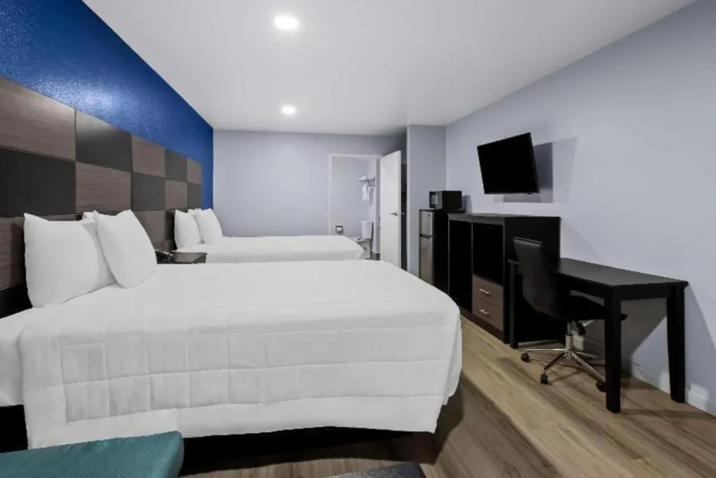 Bed in Americas Best Value Inn Gonzales