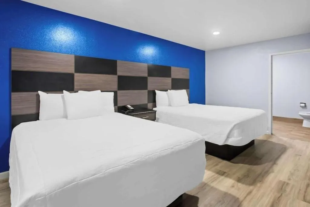 Bed in Americas Best Value Inn Gonzales
