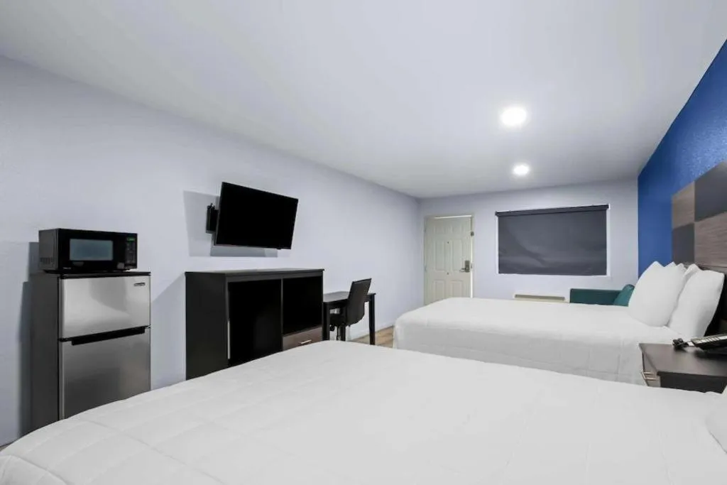 Bed in Americas Best Value Inn Gonzales