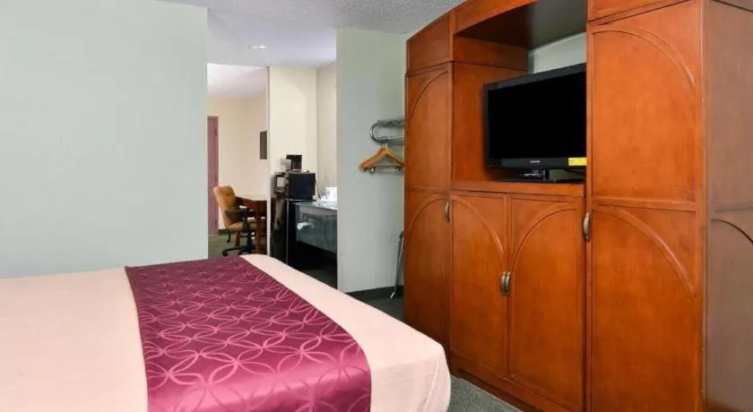Bed in Americas Best Value Inn Gonzales