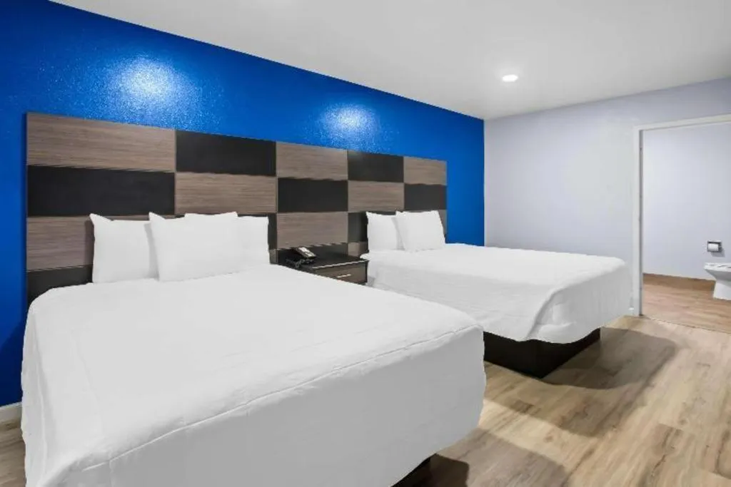 Bed in Americas Best Value Inn Gonzales
