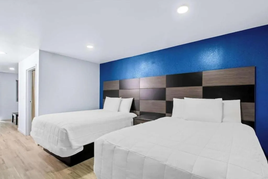 Bed in Americas Best Value Inn Gonzales