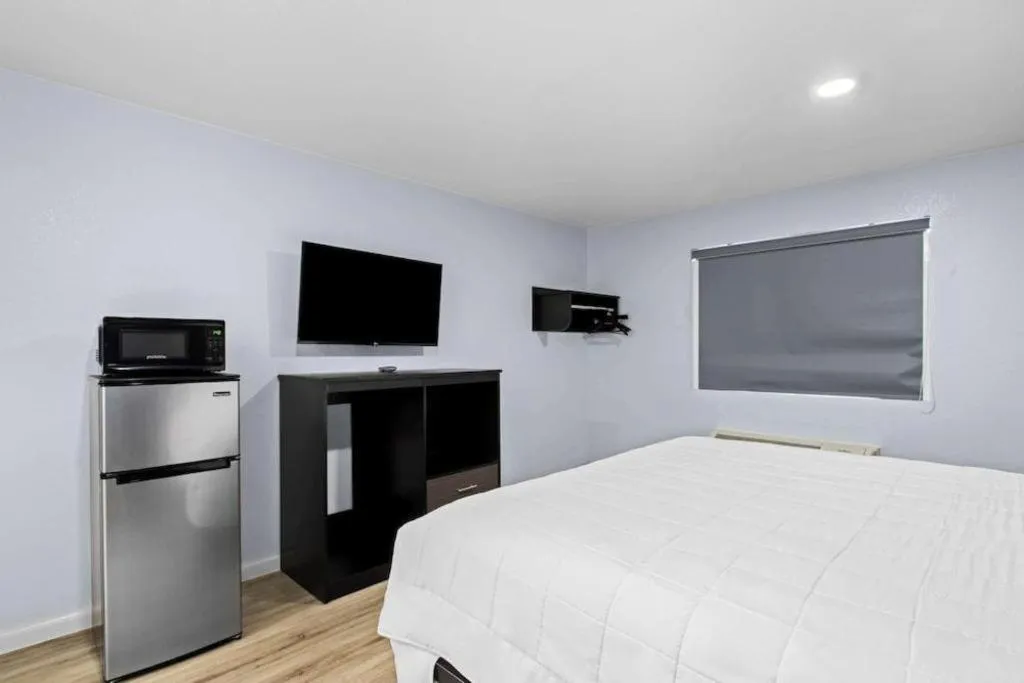 Bed in Americas Best Value Inn Gonzales