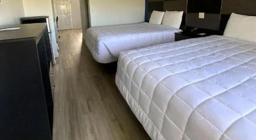 Bed in Americas Best Value Inn Gonzales