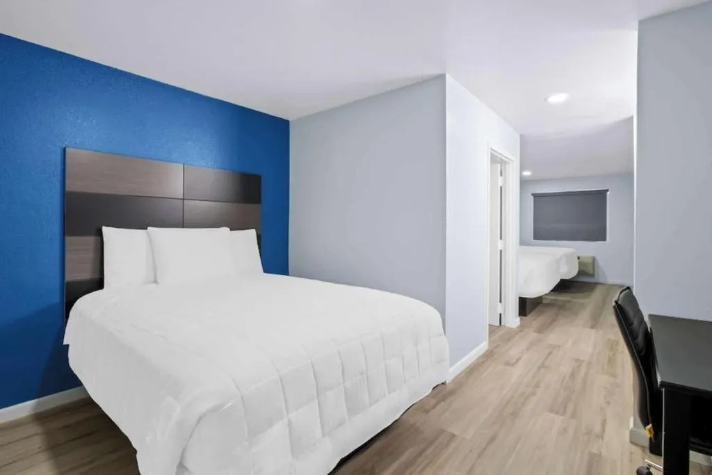 Bed in Americas Best Value Inn Gonzales