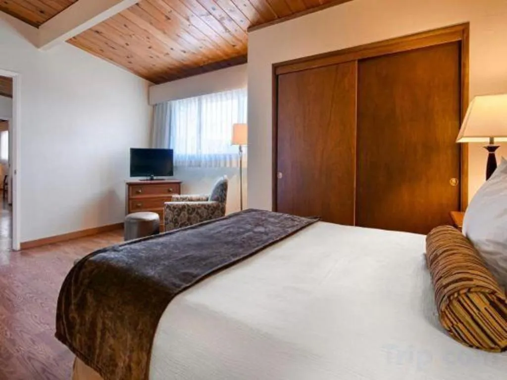 Bed in Best Western Vista Manor Lodge