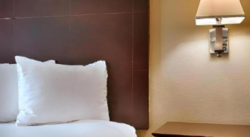 Bed in Best Western Vista Manor Lodge