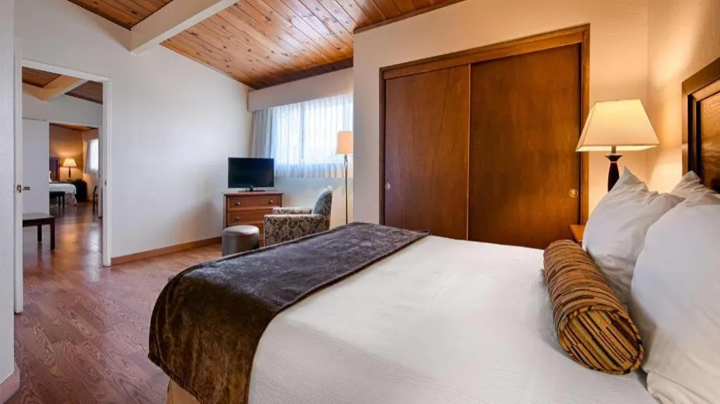 Bed in Best Western Vista Manor Lodge