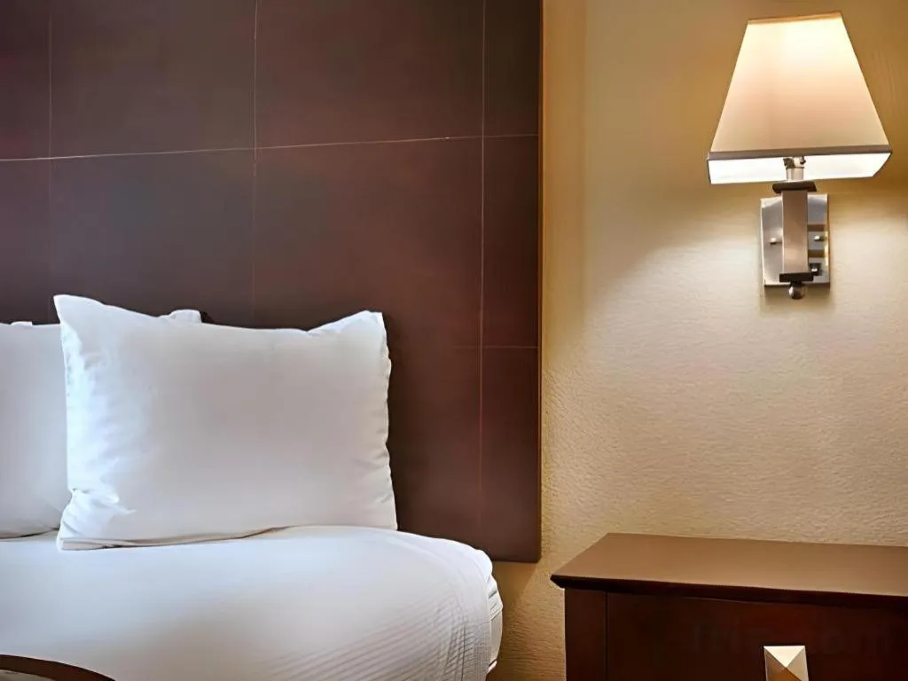 Bed in Best Western Vista Manor Lodge