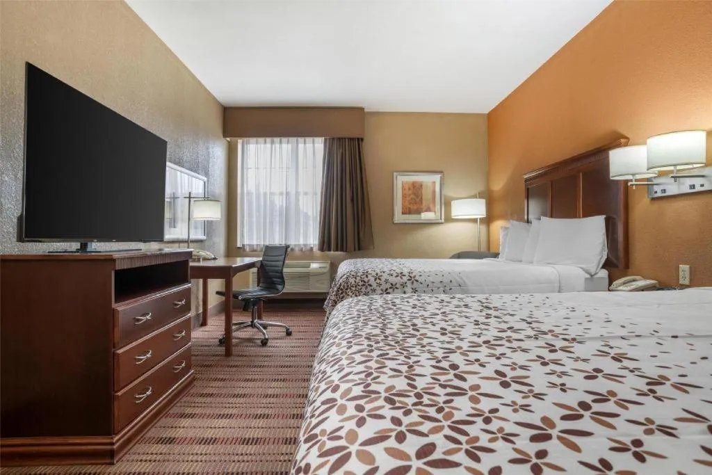 Bed in Best Western Plaquemine Inn