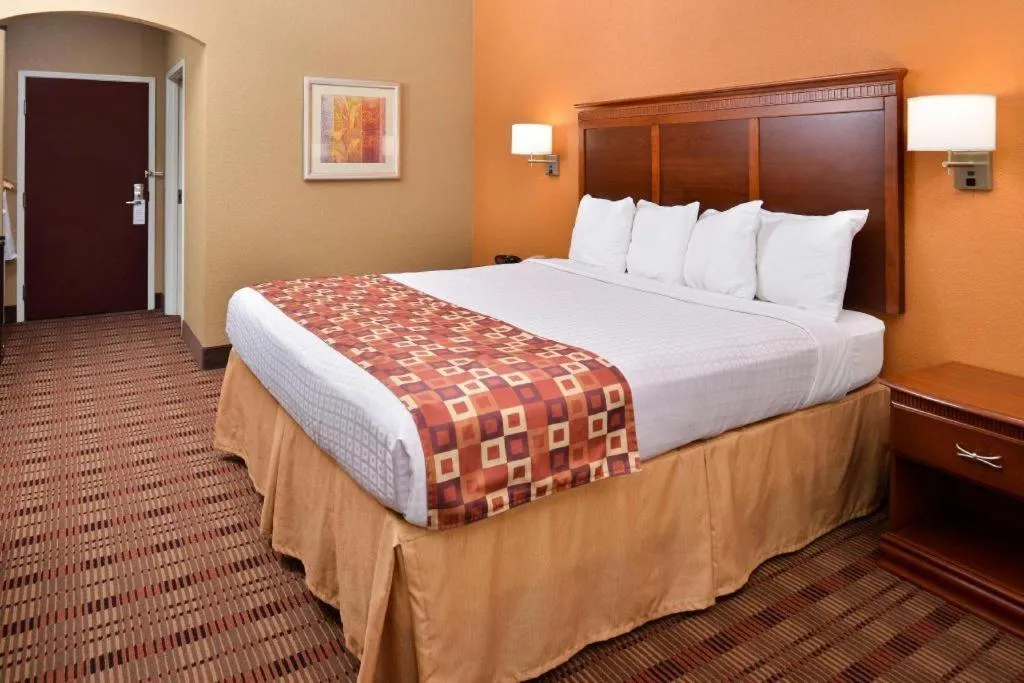 Bed in Best Western Plaquemine Inn