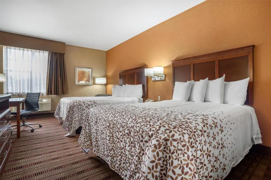 Bed in Best Western Plaquemine Inn