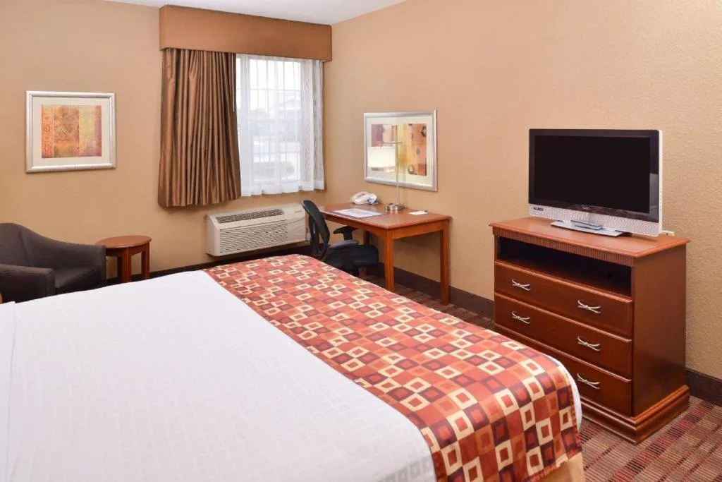 Bed in Best Western Plaquemine Inn