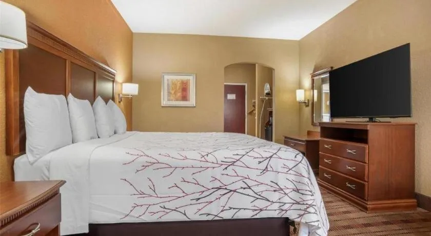 Bed in Best Western Plaquemine Inn