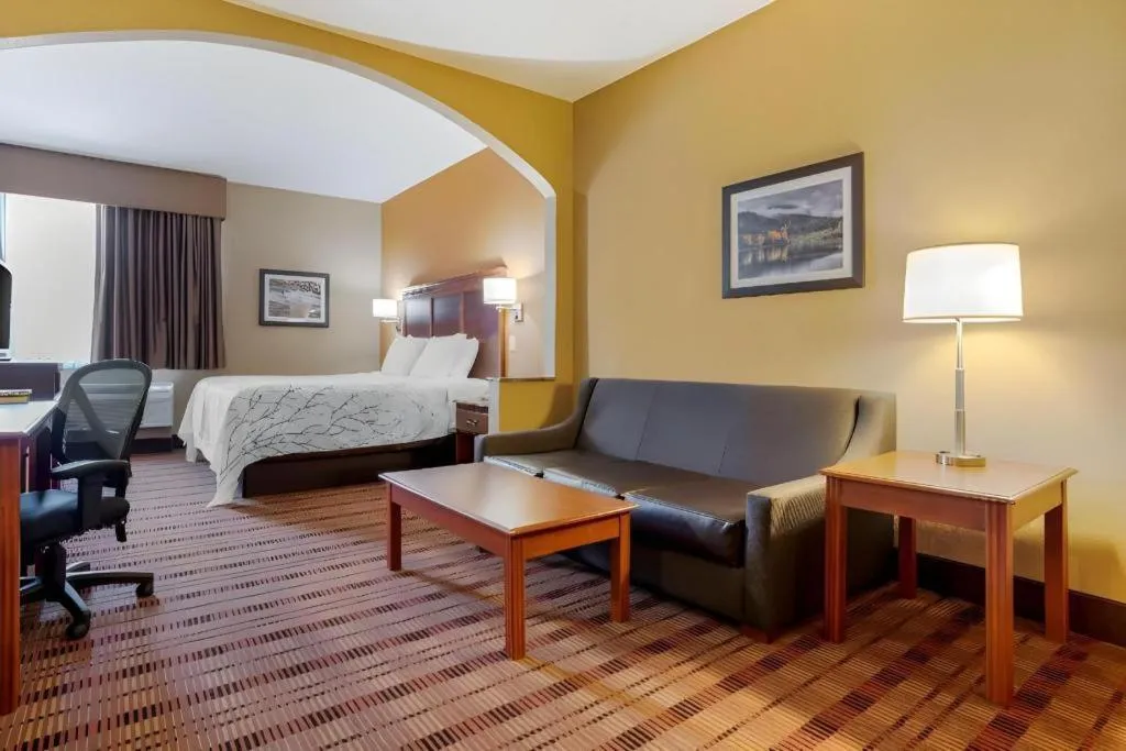 Bed in Best Western Plaquemine Inn