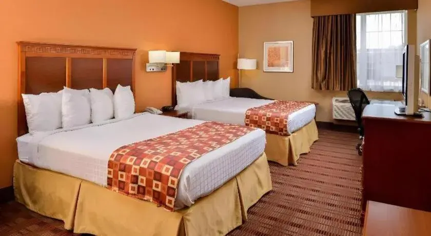 Bed in Best Western Plaquemine Inn Bed in Best Western Plaquemine Inn