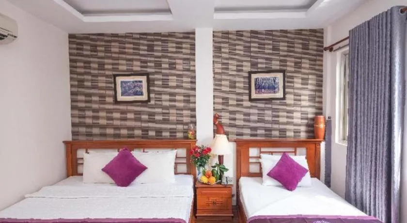 Bed in Hồng Hạc hotel