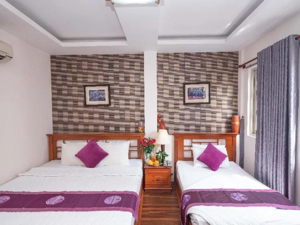 Bed in Hồng Hạc hotel