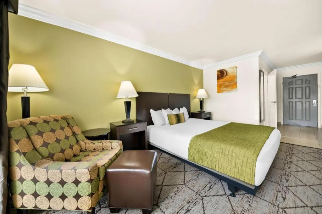 Bed in Best Western Executive Inn