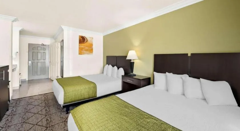 Bed in Best Western Executive Inn