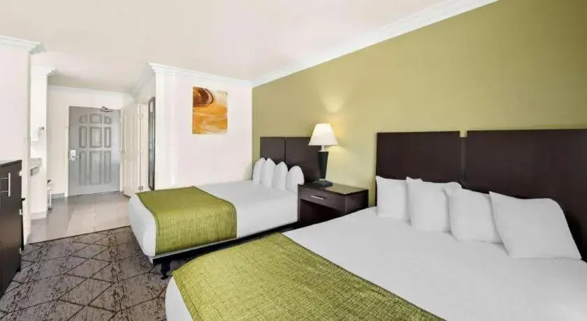 Bed in Best Western Executive Inn Bed in Best Western Executive Inn