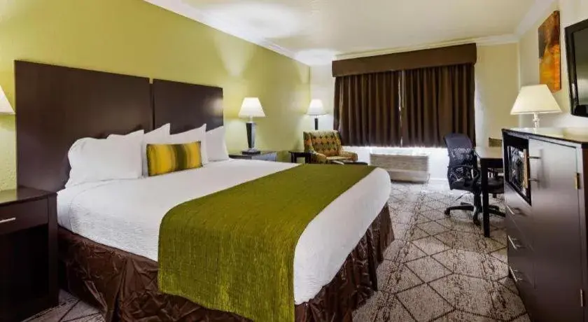 Bed in Best Western Executive Inn Bed in Best Western Executive Inn