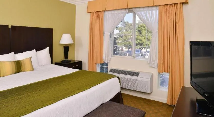 Bed in Best Western Executive Inn