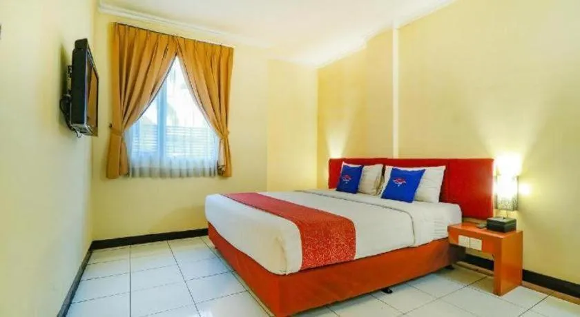Bed in Hotel Marlin Pekalongan Managed by Dafam