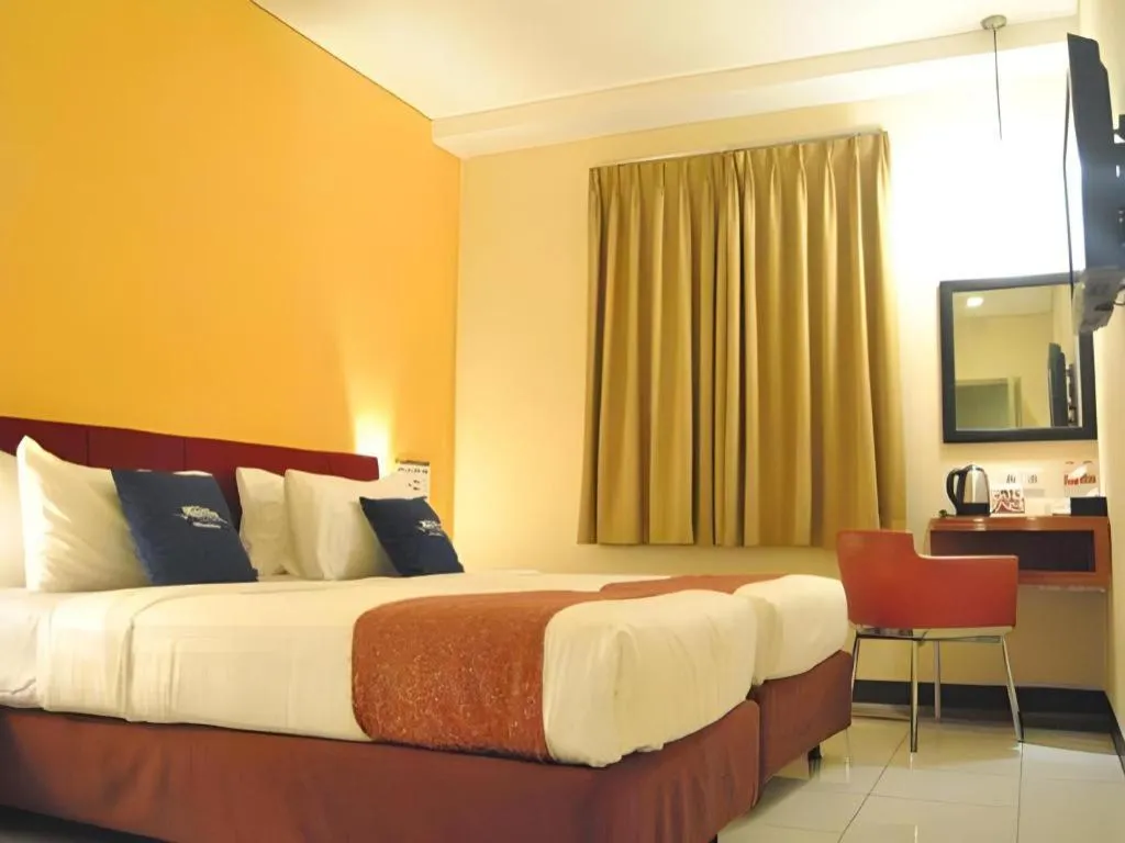 Bed in Hotel Marlin Pekalongan Managed by Dafam