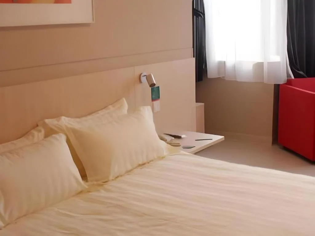 Bed in Jinjiang Inn Qingdao Development Zone Jinggangshan Rd.
