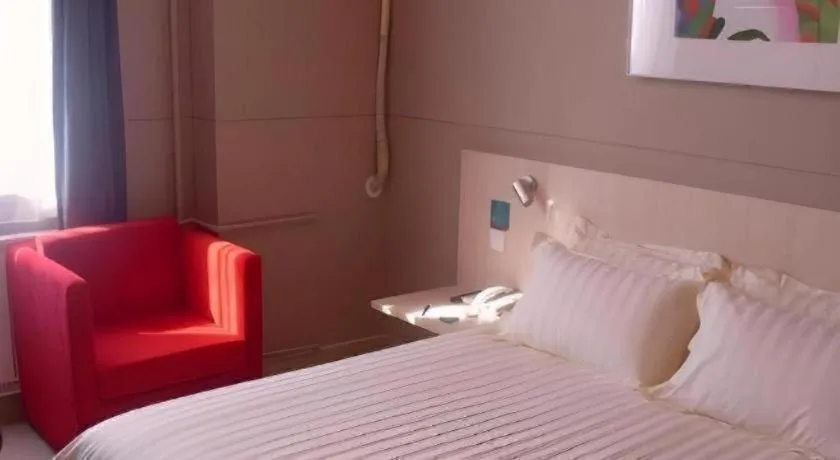 Bed in Jinjiang Inn Qingdao Development Zone Jinggangshan Rd.