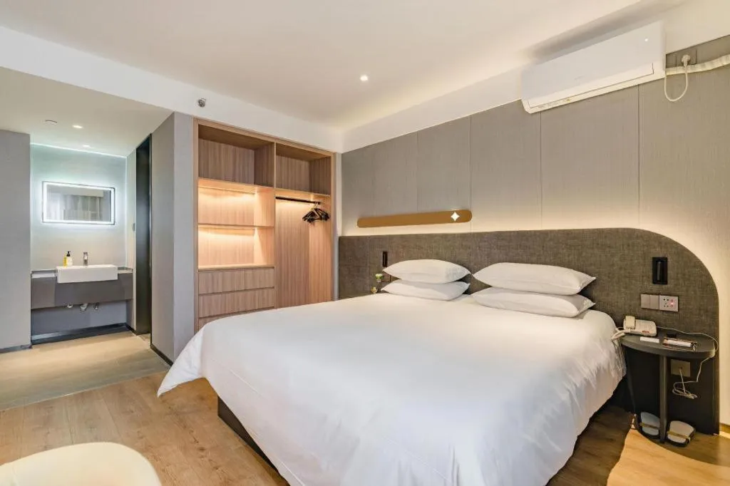 Bed in Jinjiang Inn Qingdao Development Zone Jinggangshan Rd.