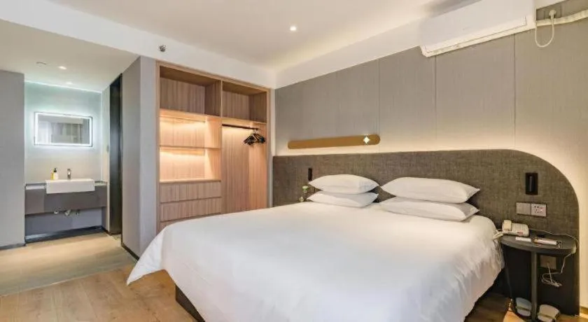 Bed in Jinjiang Inn Qingdao Development Zone Jinggangshan Rd.