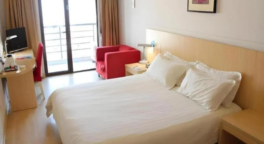 Bed in Jinjiang Inn Qingdao Development Zone Jinggangshan Rd.