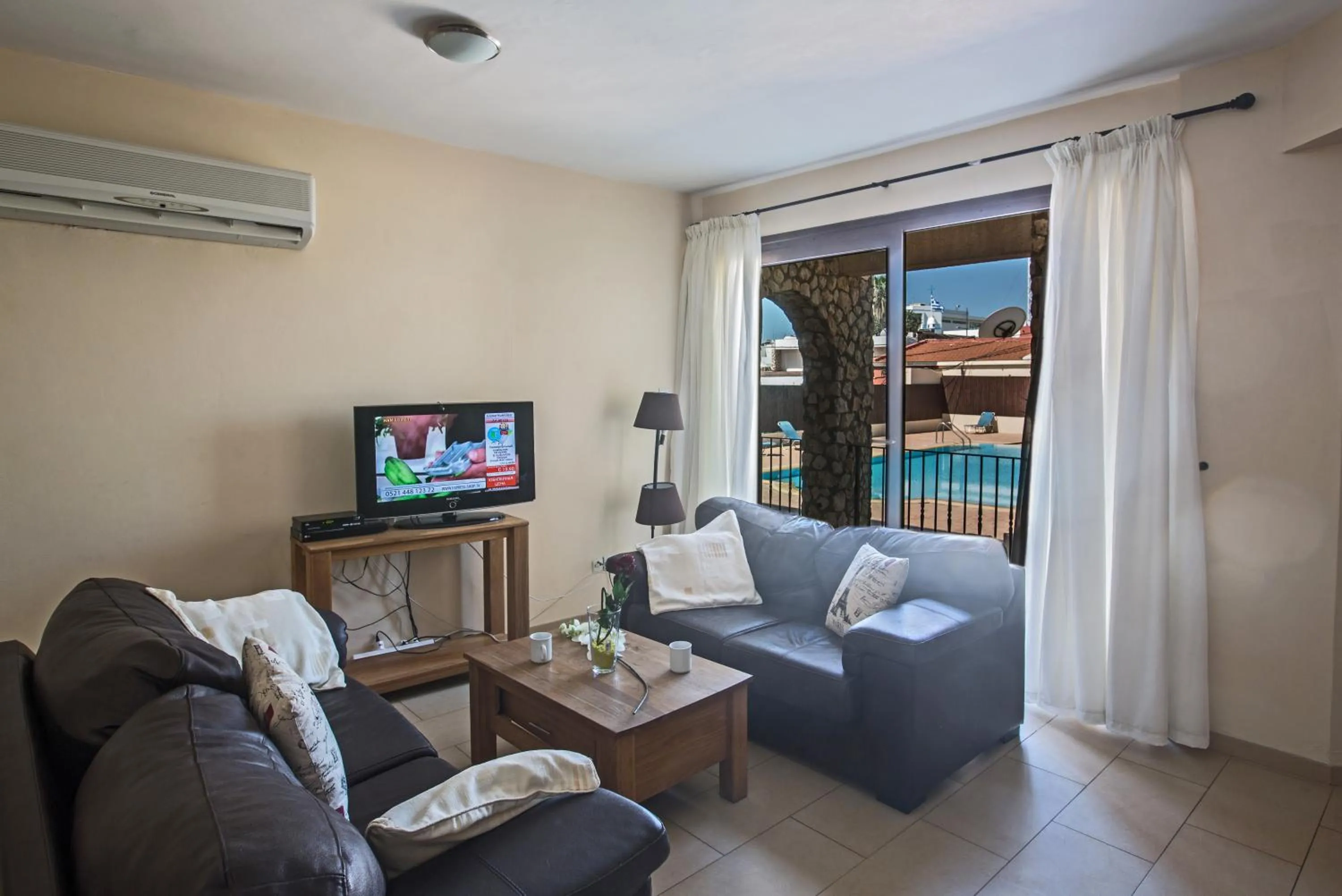 TV and multimedia in Napiana Apartments