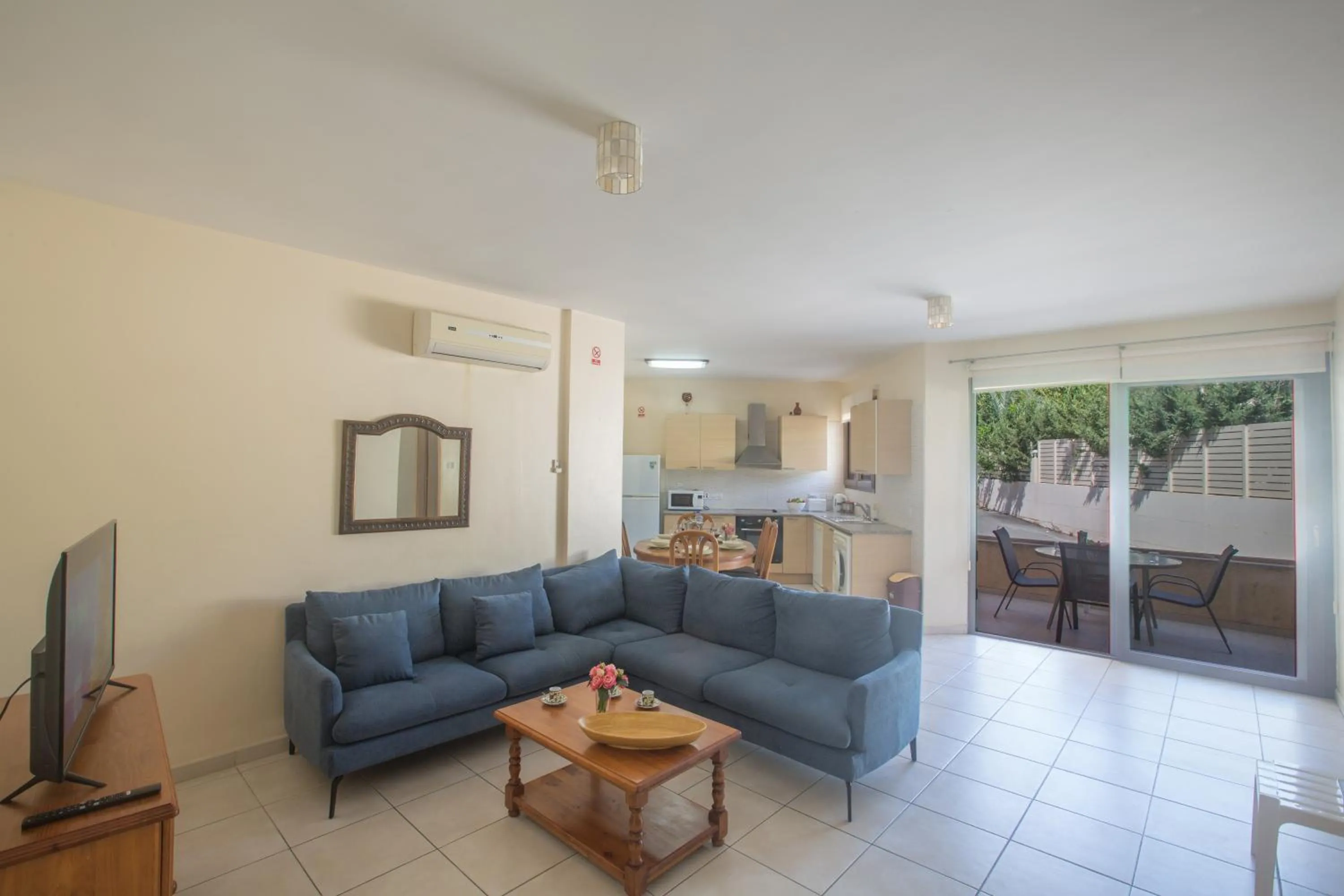 TV and multimedia in Napiana Apartments