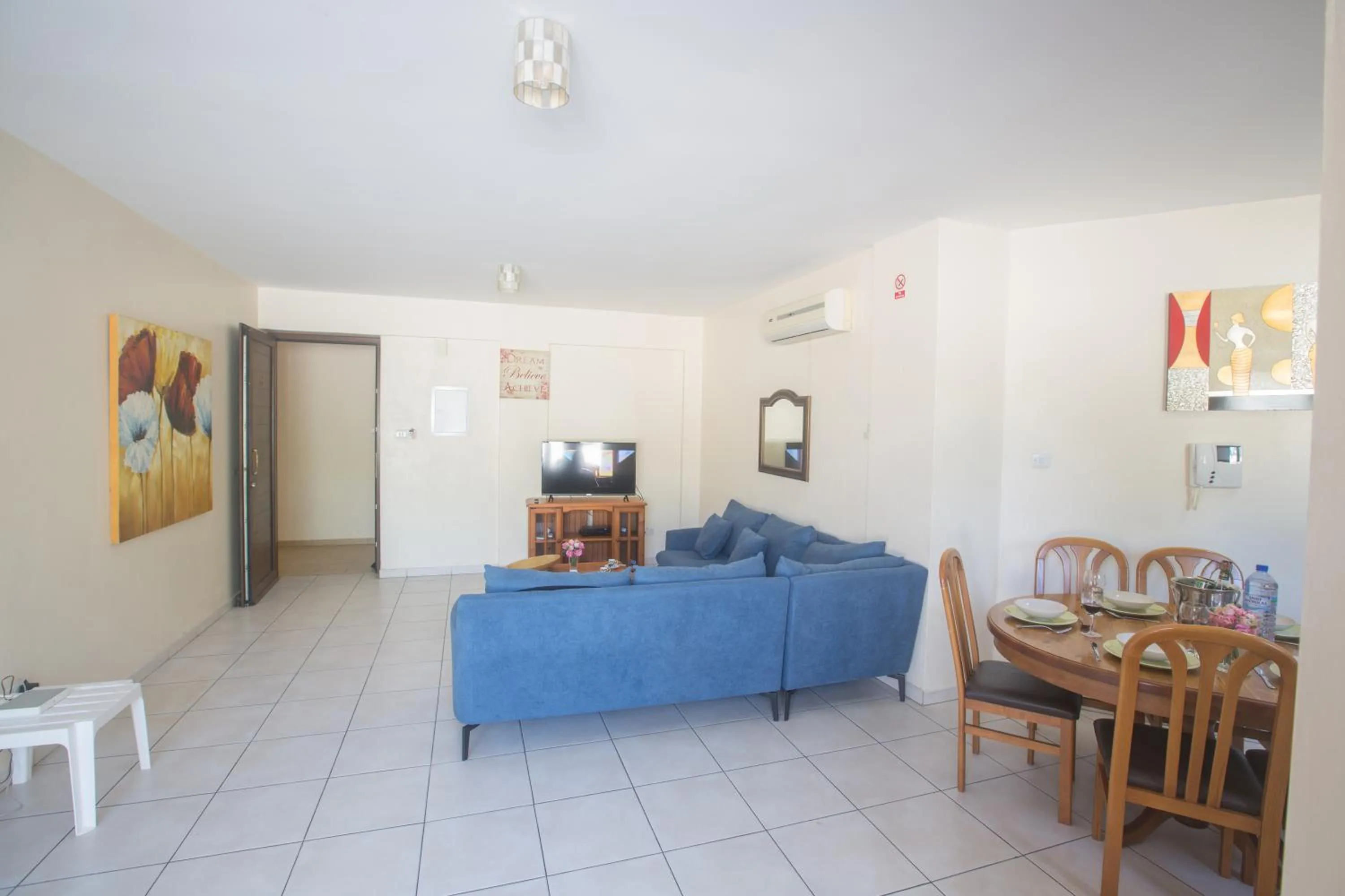 TV and multimedia in Napiana Apartments