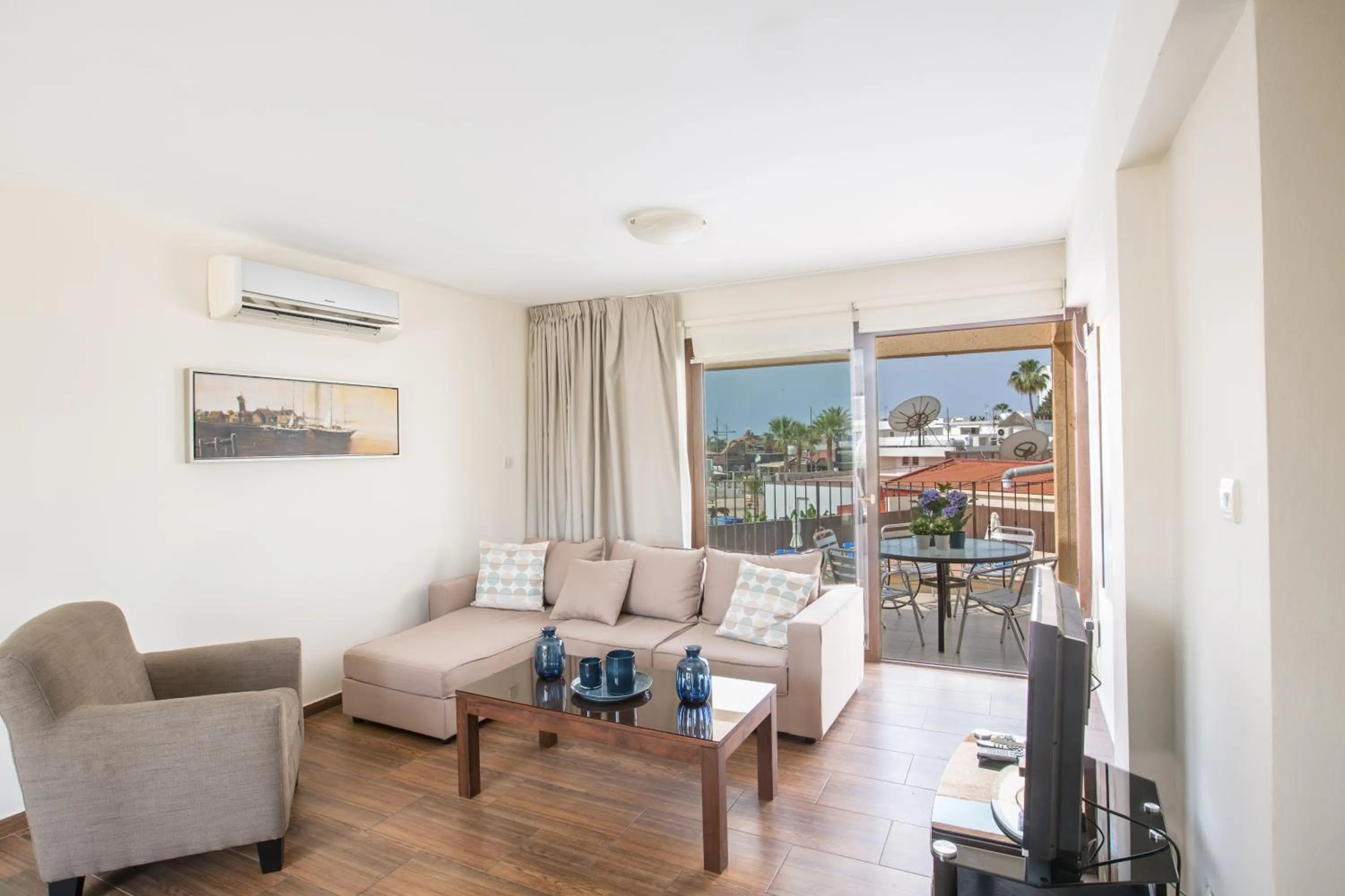 TV and multimedia in Napiana Apartments