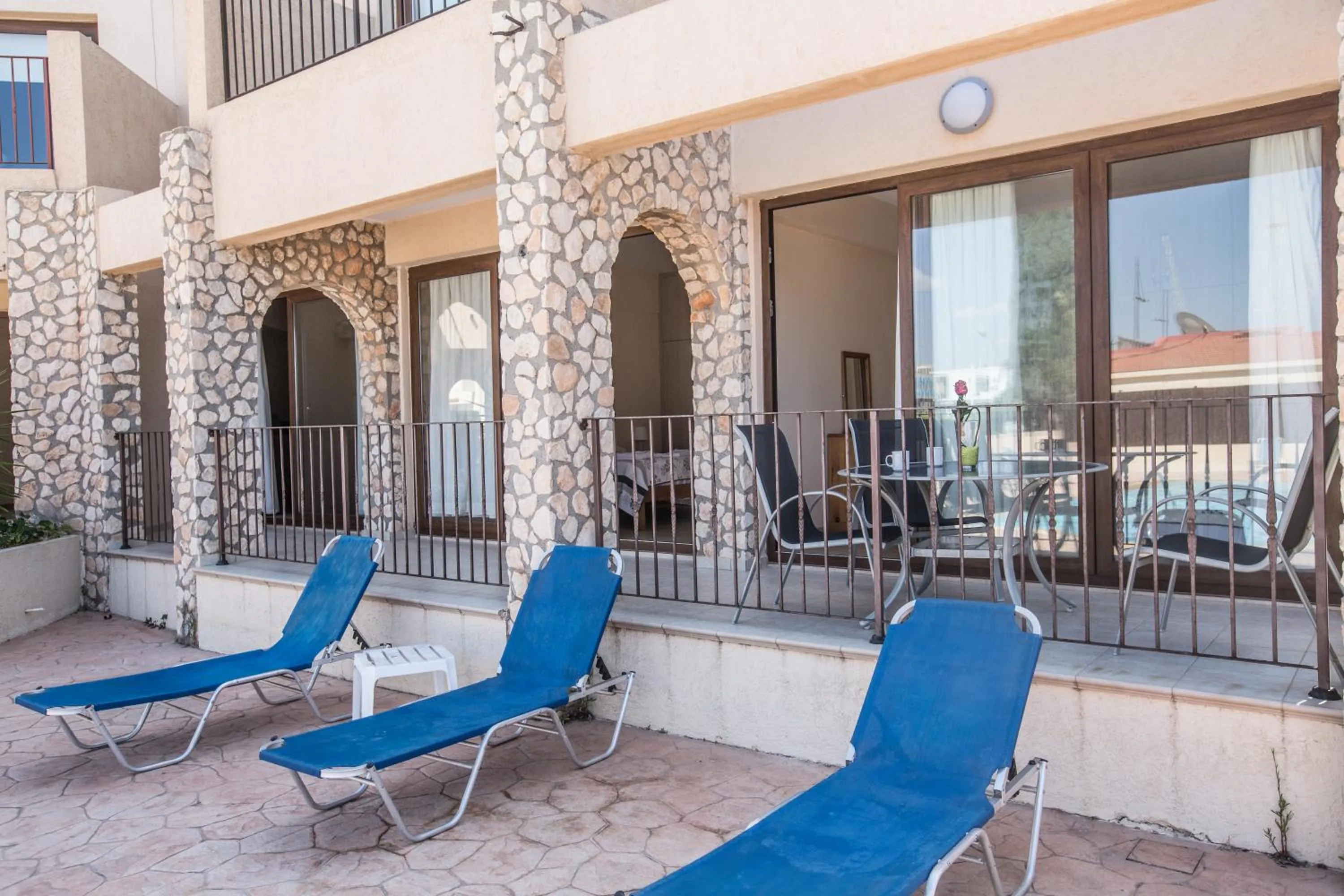 Swimming pool in Napiana Apartments