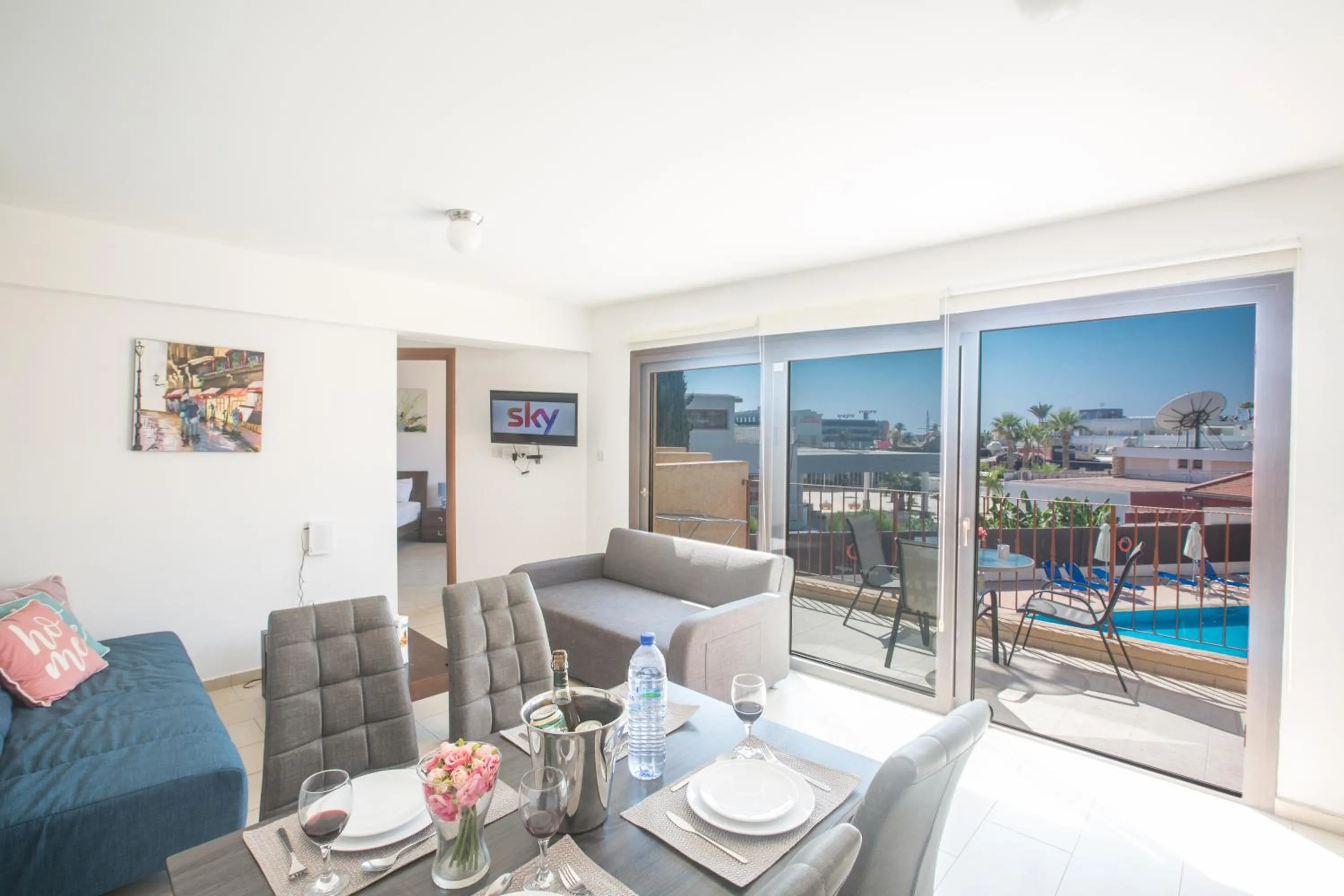 TV and multimedia in Napiana Apartments