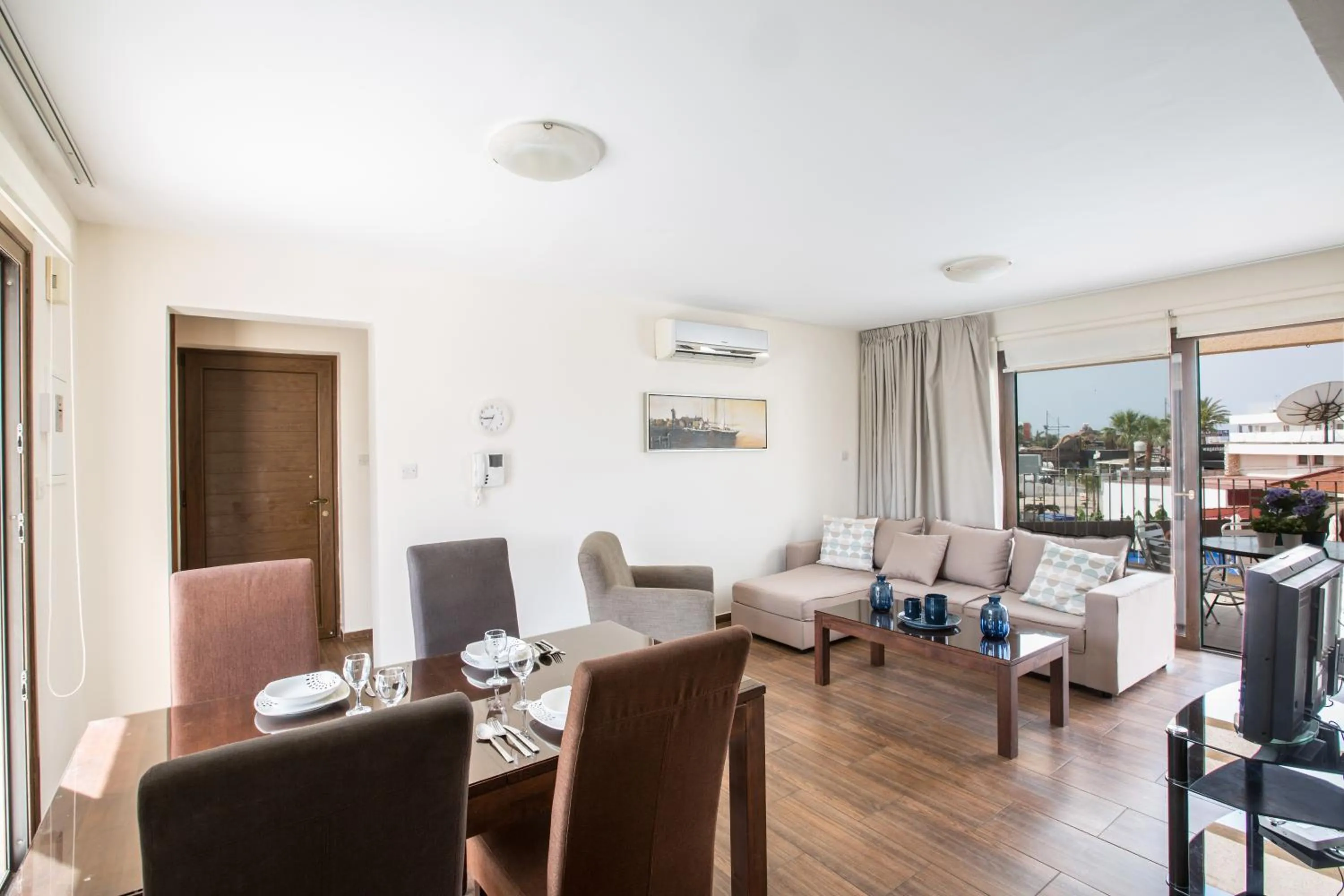 TV and multimedia in Napiana Apartments