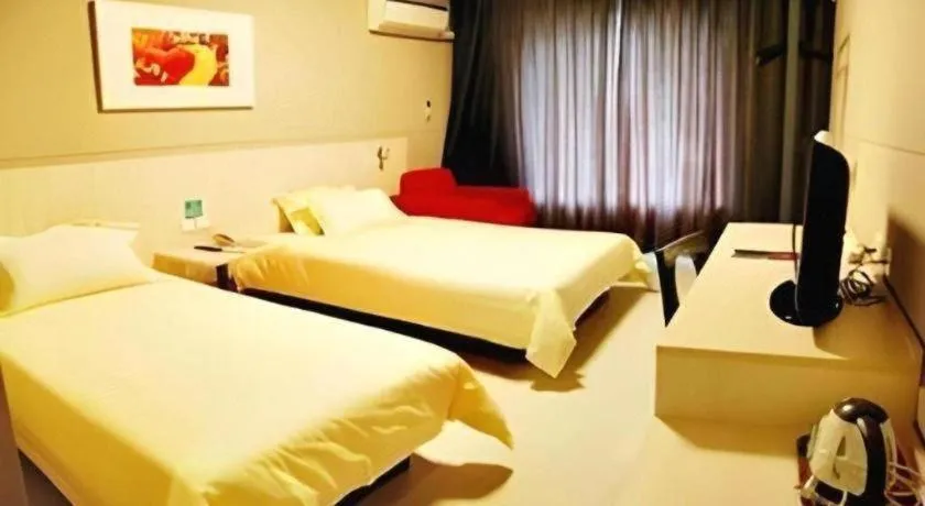 Bed in JinJiang Inn Baoji Administra Tion Center