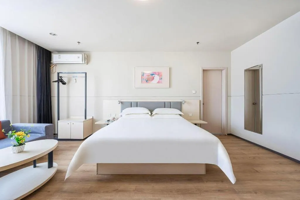 Bed in JinJiang Inn Baoji Administra Tion Center