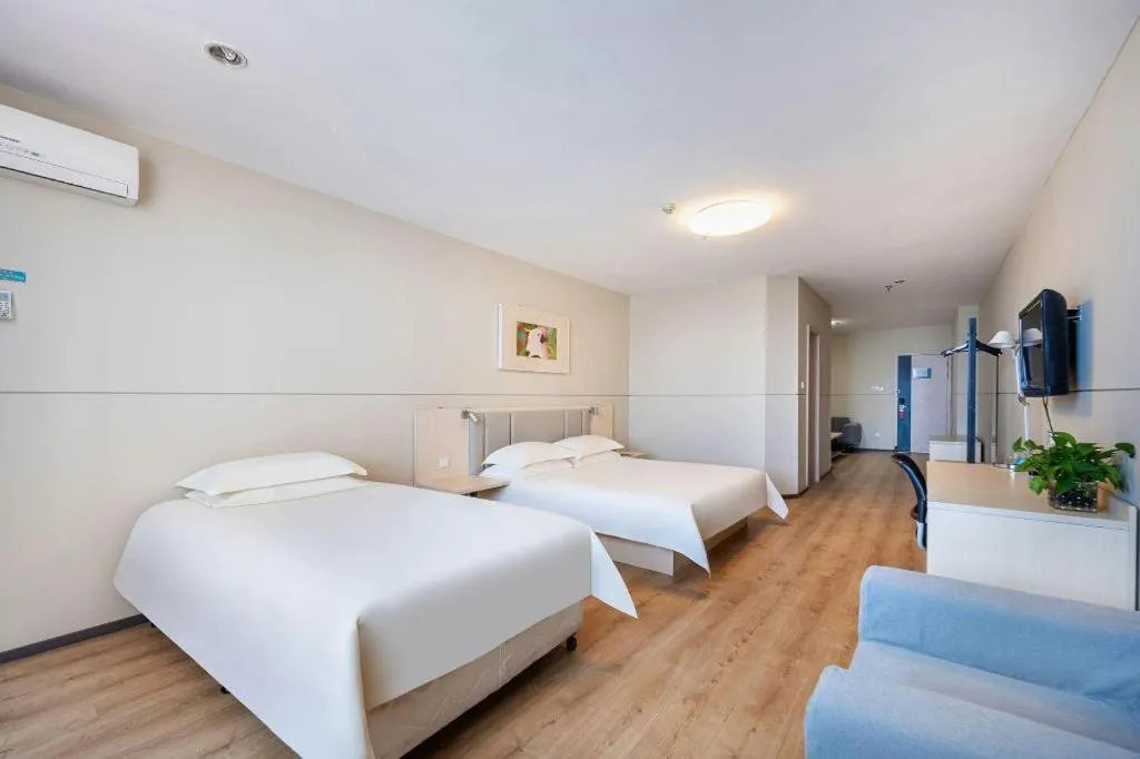 Bed in JinJiang Inn Baoji Administra Tion Center