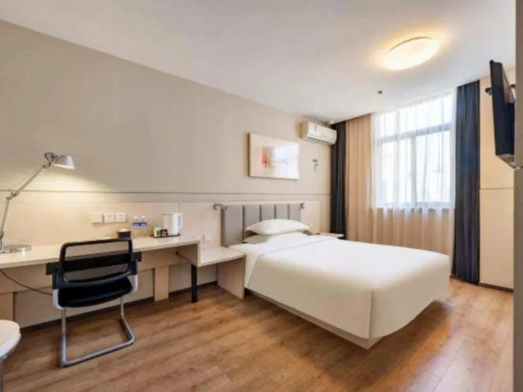 Bed in JinJiang Inn Baoji Administra Tion Center