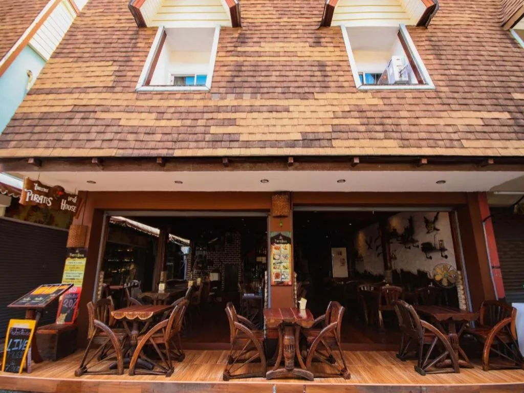 OYO 1103 Pirates House Hotel