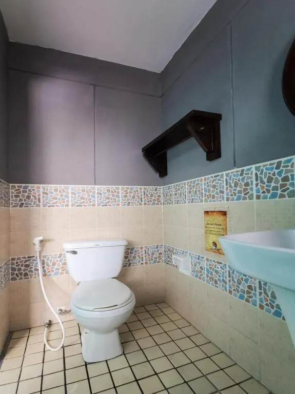 OYO 1103 Pirates House Hotel