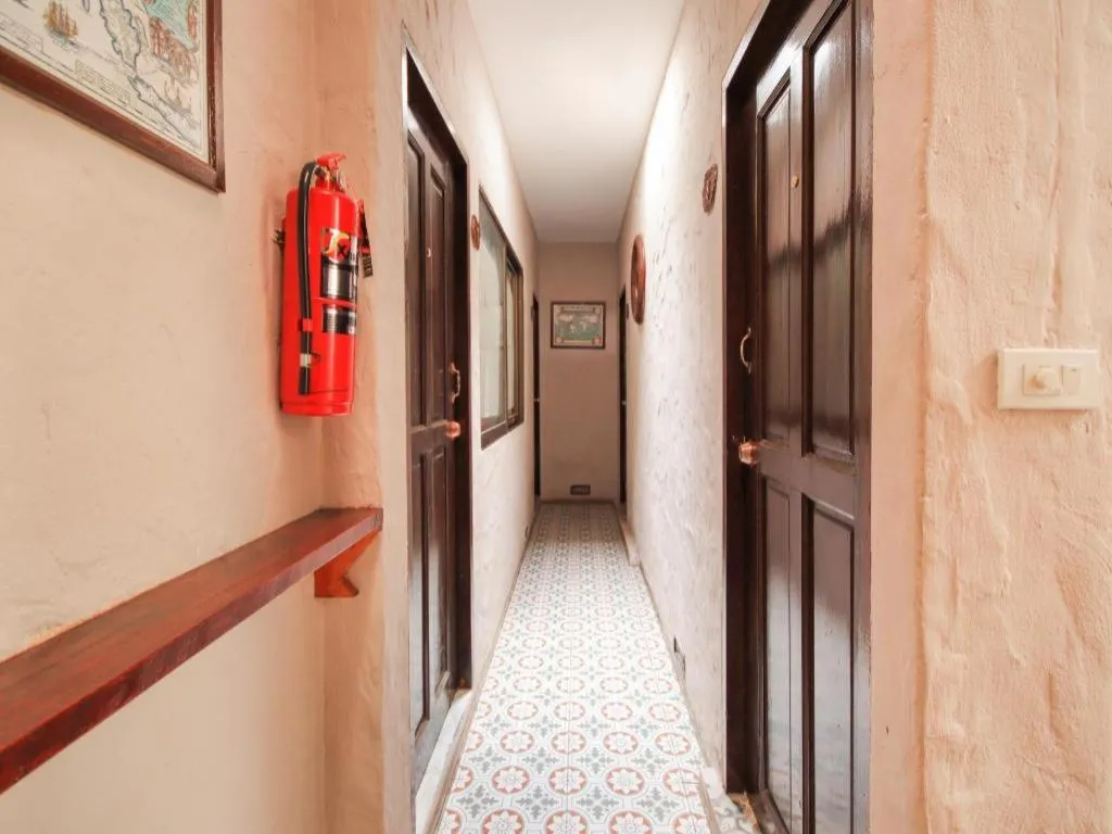 OYO 1103 Pirates House Hotel